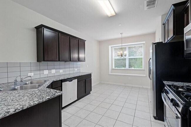 Foto del edificio - 1620 Bryant Dr