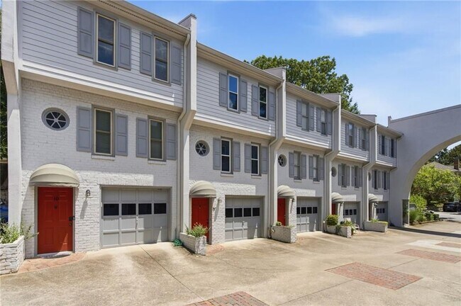 Foto del edificio - 856 St Charles Ave NE