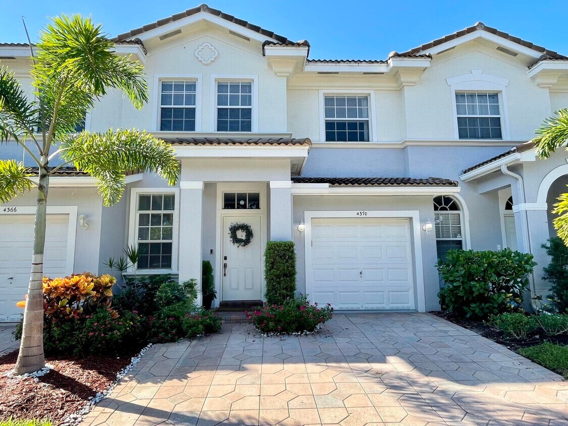 Foto principal - 4370 Legacy Ct