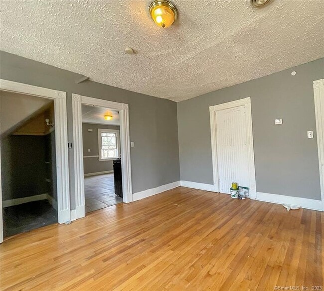 25 Laurel St Unit 3, Waterbury, CT 06702 Room for Rent in Waterbury