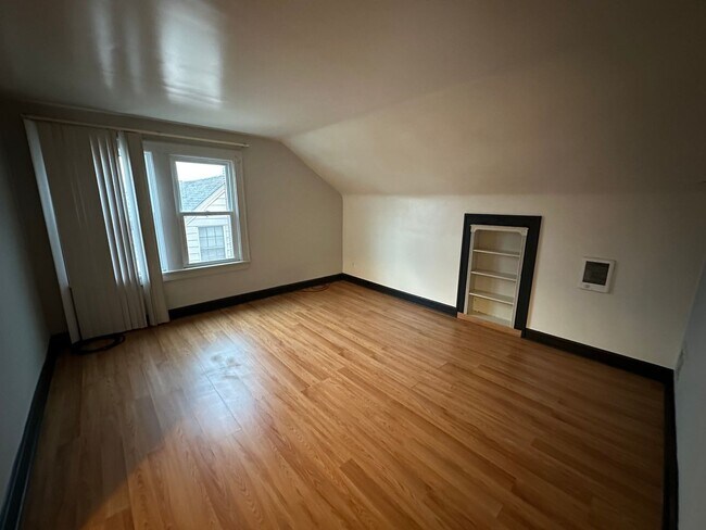 Building Photo - 70 Clifton Dr