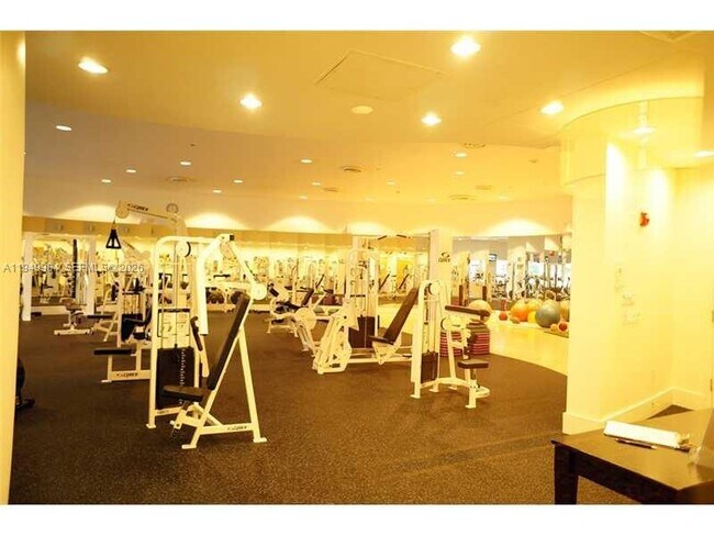 Foto del edificio - 5600 Collins Ave