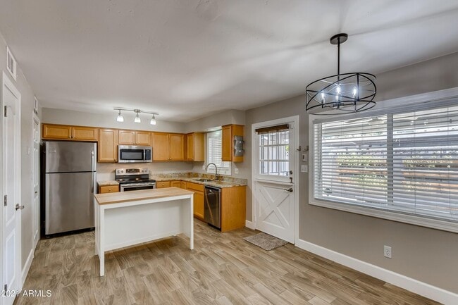 Building Photo - 4437 N 40th St