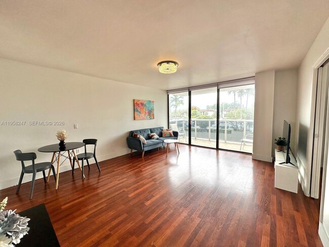 Building Photo - 3675 N Country Club Dr