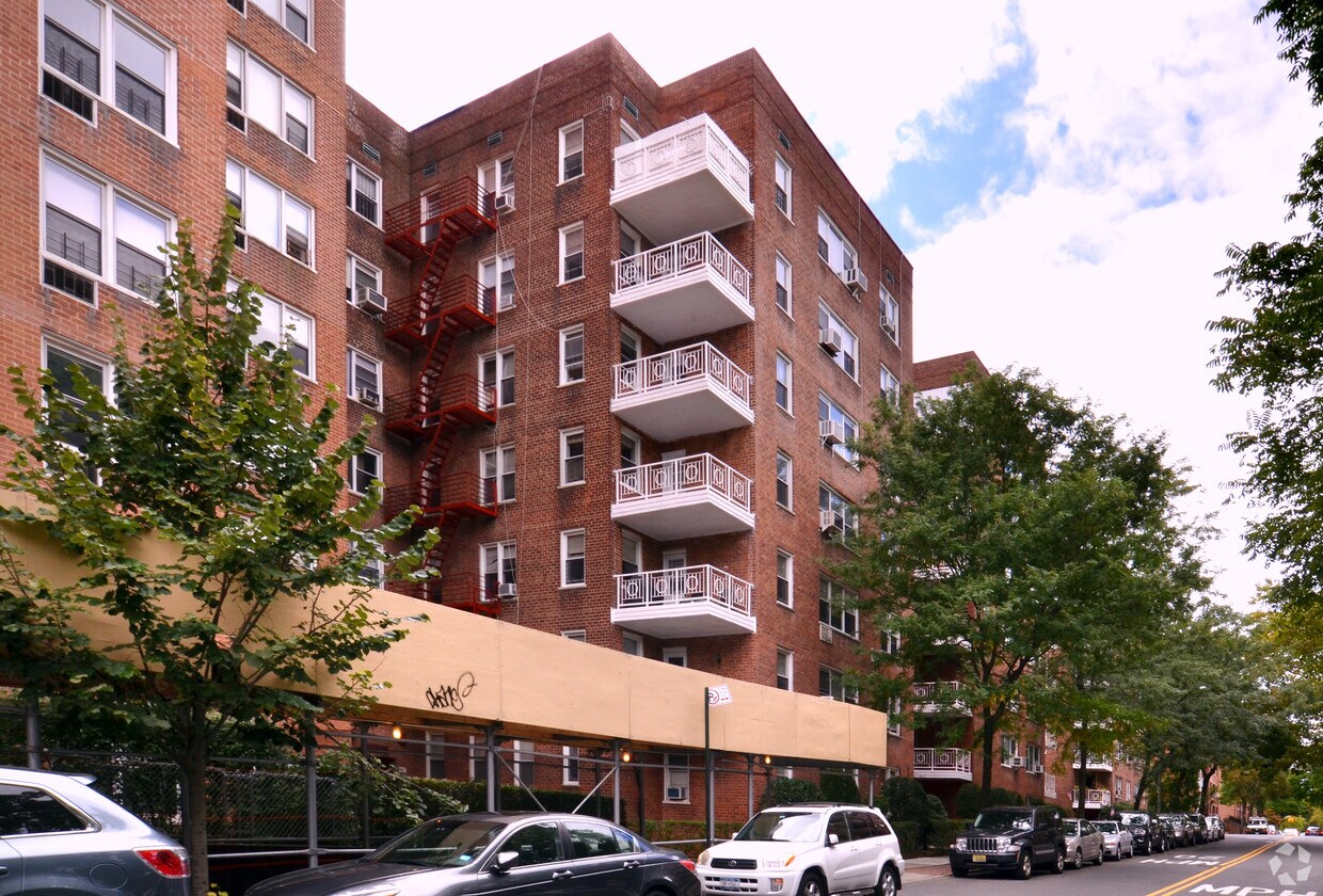 Foto del edificio - 600 W 239th St