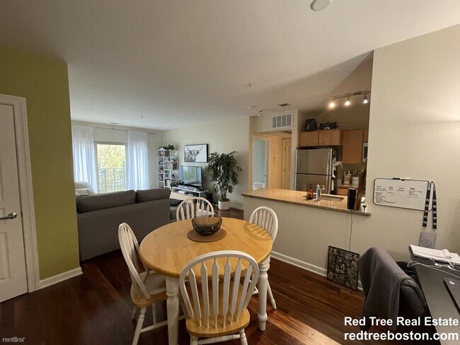 Building Photo - 2 br, 2 bath Condo - 4 Repton Cir