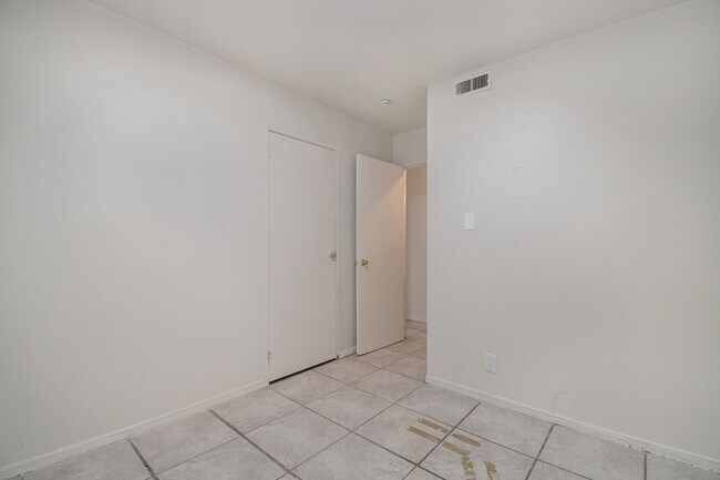 Foto del edificio - 126 Saint Robert Dr