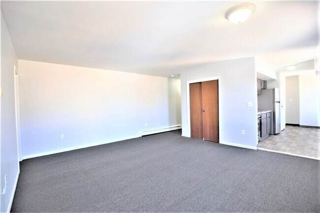 Building Photo - 103 4th St