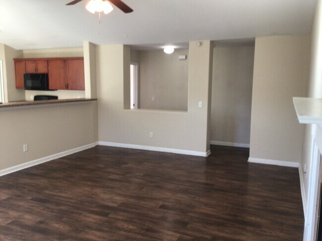 Building Photo - 117 Lake Pointe Drive