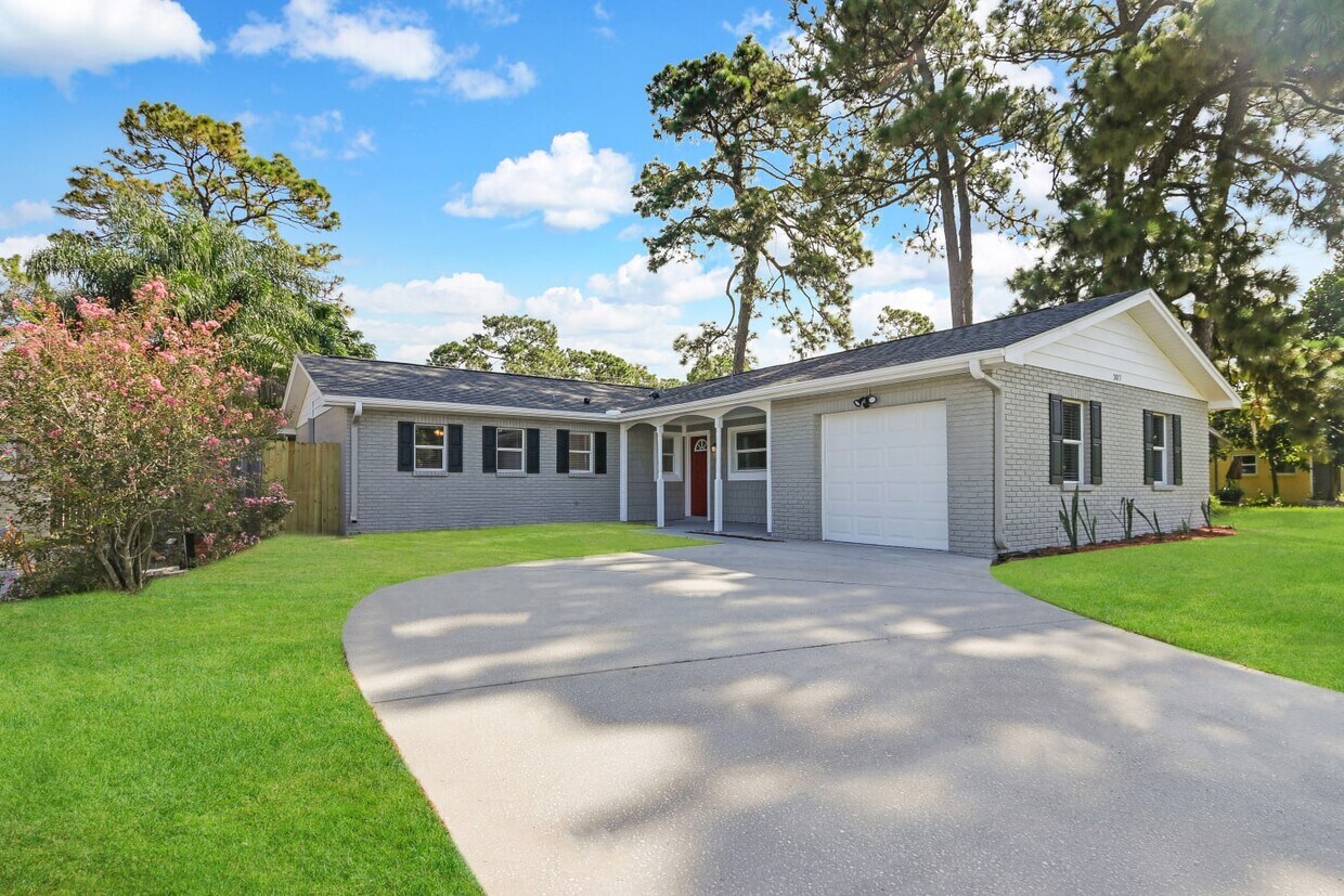 Primary Photo - 307 Floral Dr