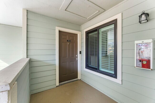 Foto del edificio - 1481 Center St Ext