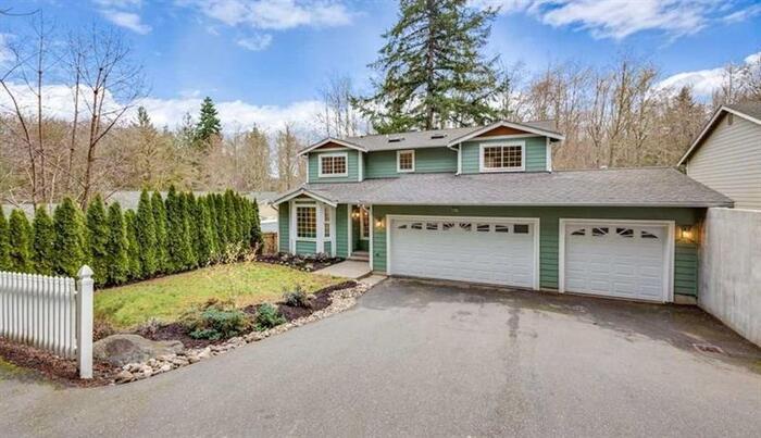 Foto principal - 8028 Old Military Road Northeast, Bremerto...