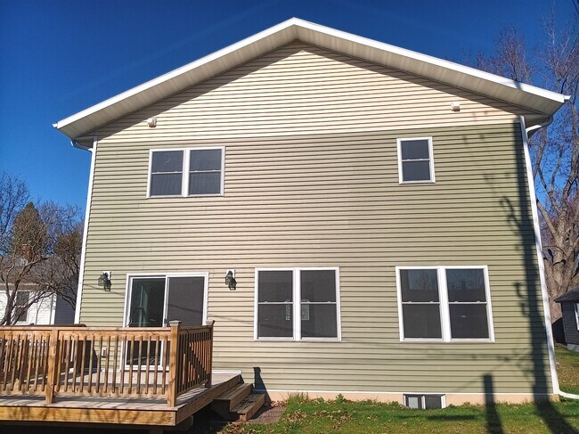 Foto del edificio - 811 N State St