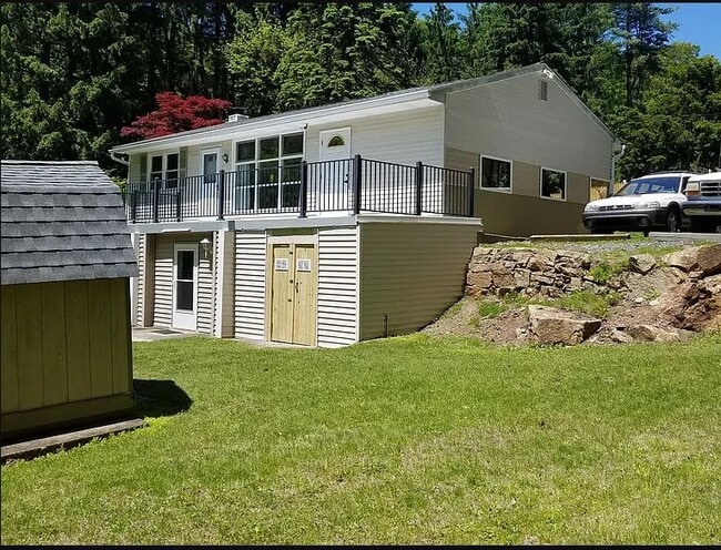 Building Photo - 300 Spring Valley Rd