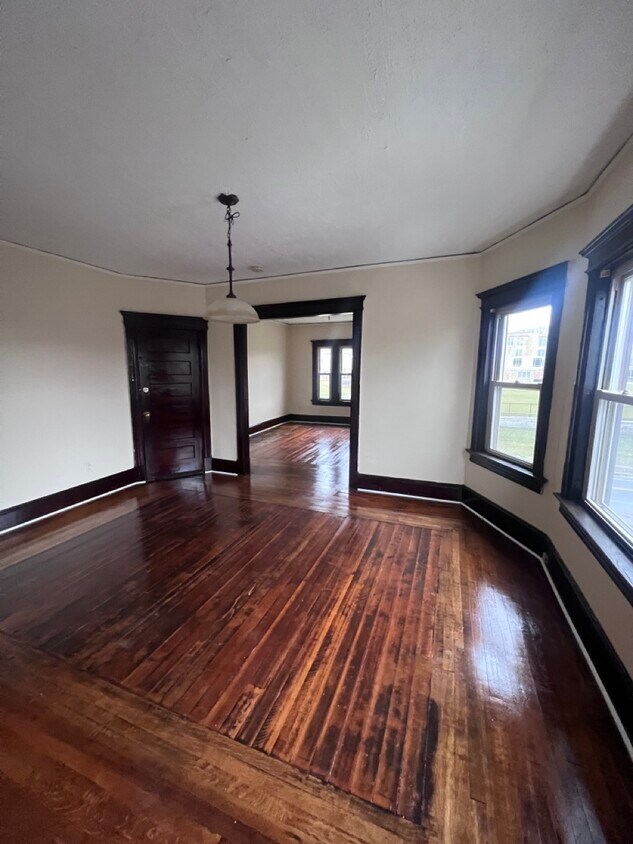 79 Blue Hills Ave Unit 3rd Floor, Hartford, CT 06112 Apartments in