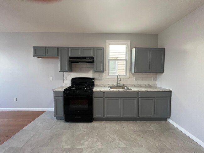 Building Photo - 154 Terhune Ave