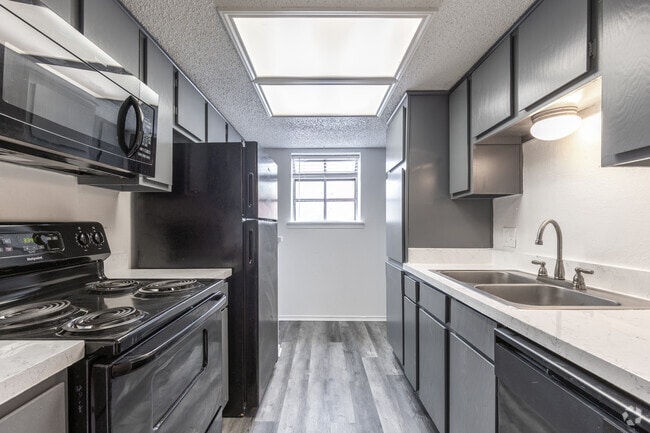 2BR, 2.5BA - 1,280SF - Kitchen - Shorewood Park Townhomes