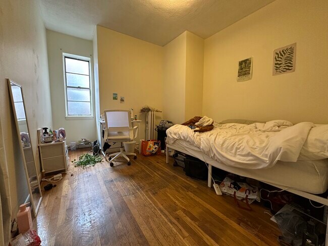 Building Photo - 32 Symphony Rd