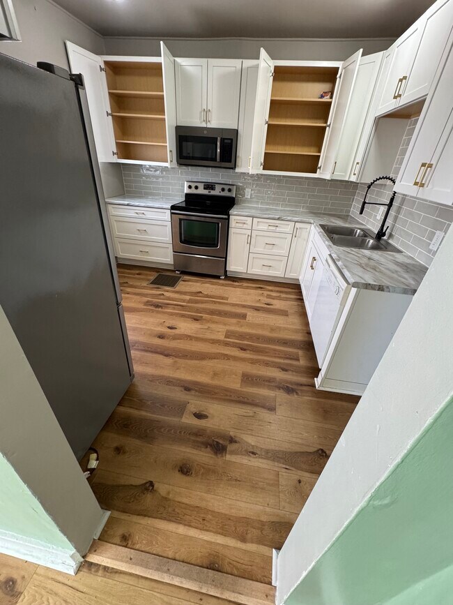 kitchen - 2212 Farnam St