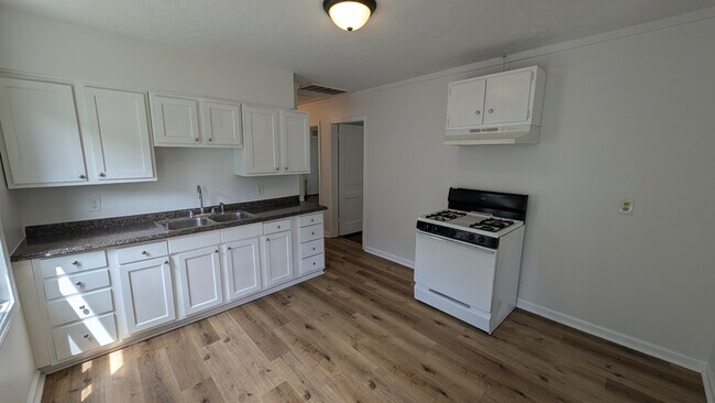 Foto del edificio - 2112 Ratcliffe Ave