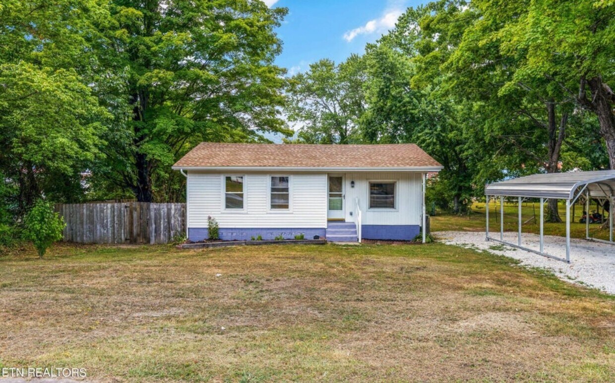 Primary Photo - Rockwood 37854-2 bed 2 bath-call Tara Haye...