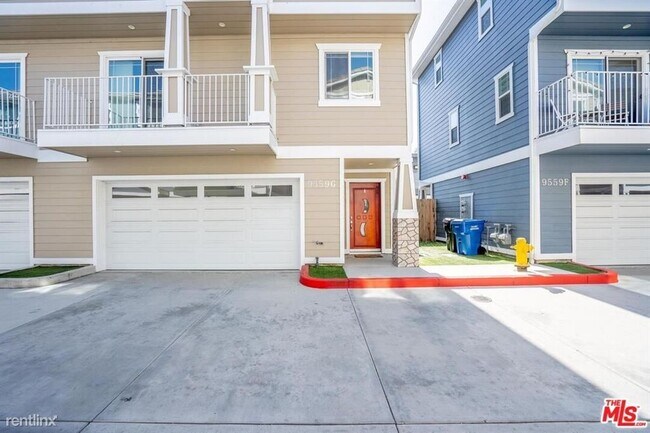 Foto del edificio - 3 br, 3 bath Townhome - 9559 Firestone Blv...