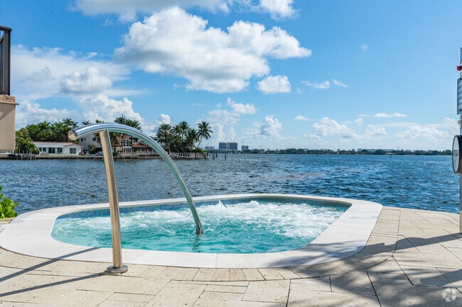 Pool - Biscayne Shores