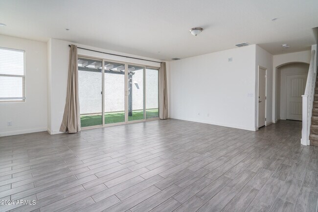 Foto del edificio - 1627 N 208th Ave