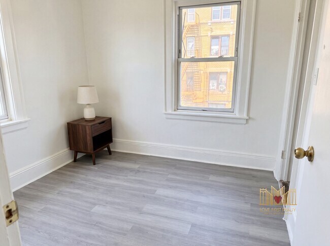 Foto del edificio - 640 E 239th St