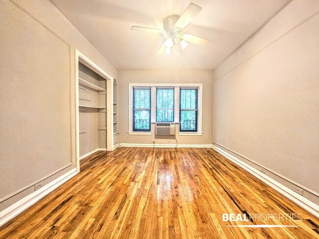 Photo - 837 W Wolfram St Apartment