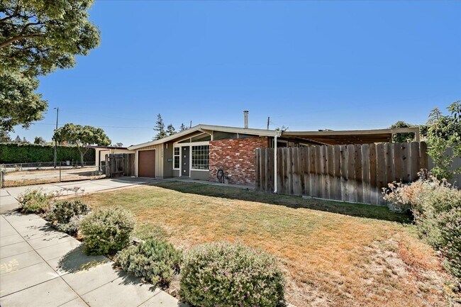 Building Photo - 1394 Sandia Ave