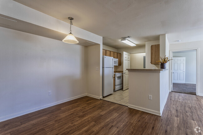 2BR, 2BA - 1000 SF - Dining/Kitchen - Anson Park