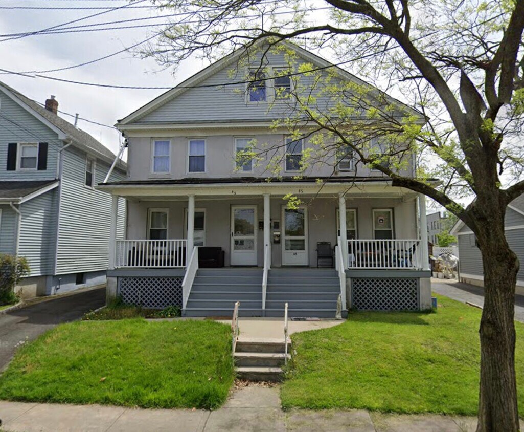 One bedroom apartment - 43 2nd Ave