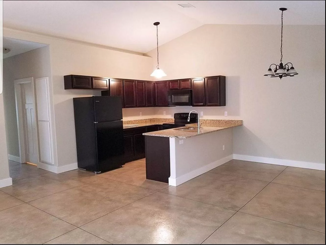 Building Photo - 3524 Sunflower Dr