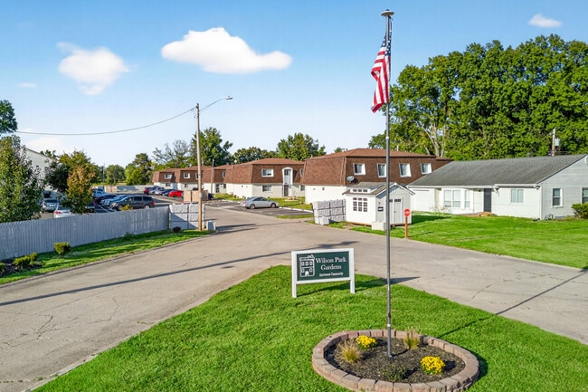 Building Photo - 2722 Center St