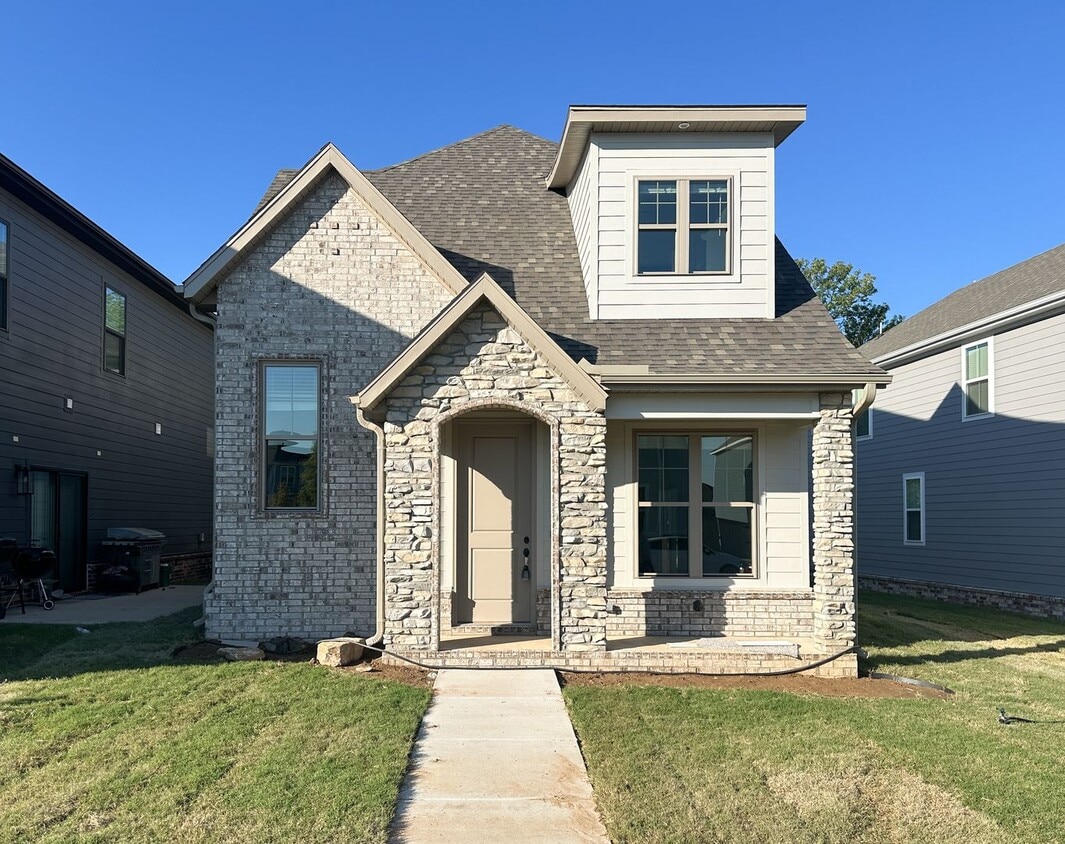 Primary Photo - 4305 W Bronco Dr