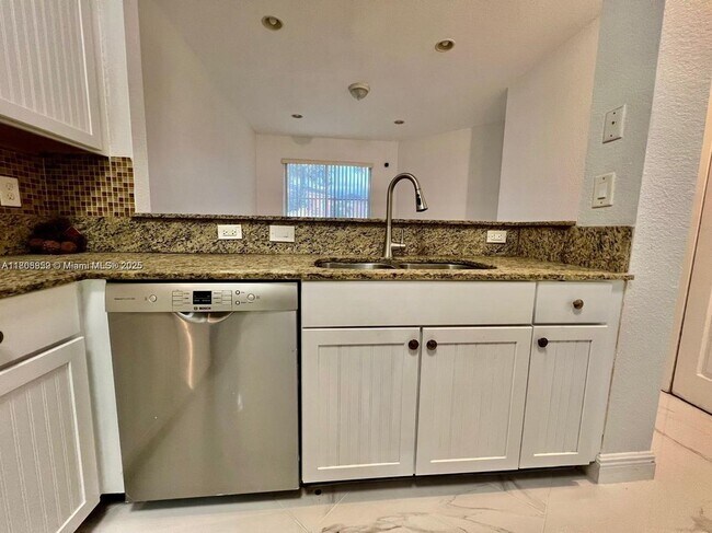 Foto del edificio - 8962 SW 18th St