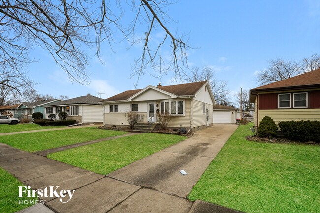 Building Photo - 18523 Oak Ave