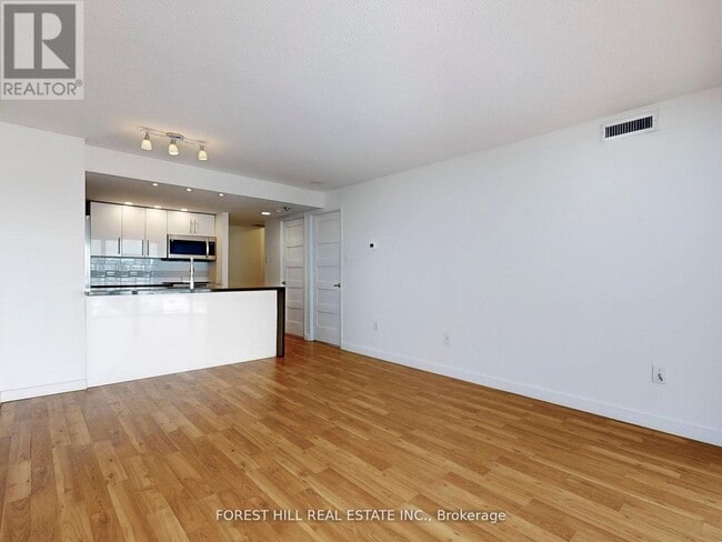Photo du bâtiment - 725-725 King St W