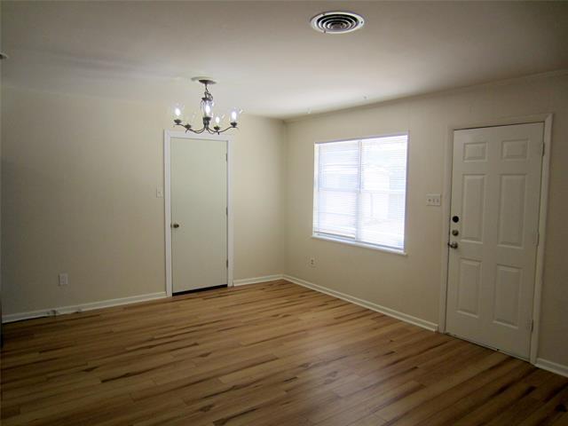Building Photo - 2401 Glenwood Dr