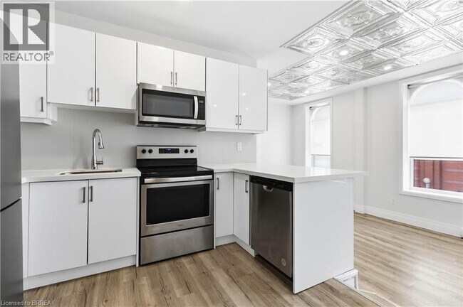 Building Photo - 140 Dalhousie St
