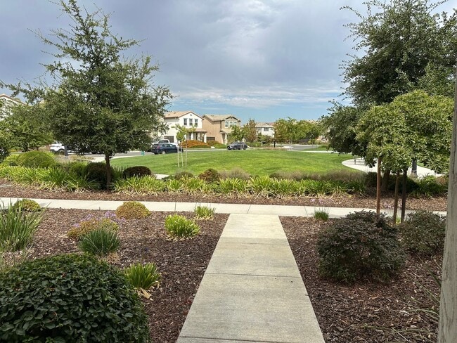 Foto del edificio - Beautiful two story in Natomas!