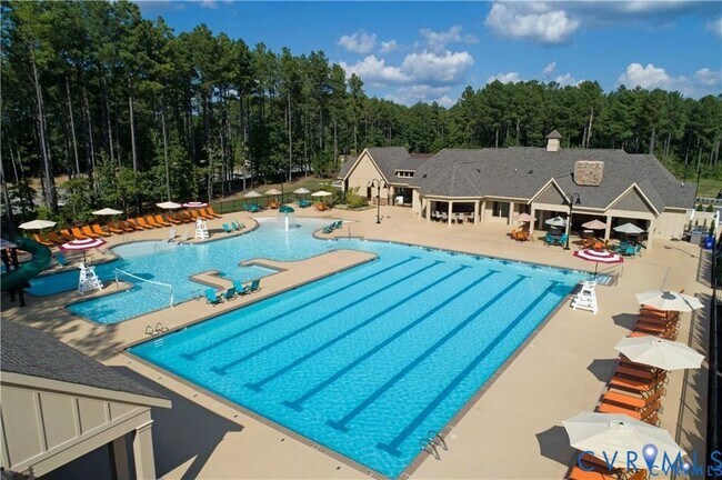 Foto del edificio - 8753 Whitman Dr