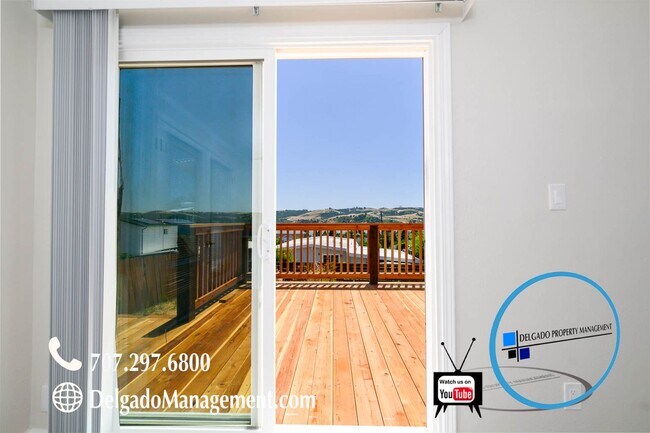 Foto del edificio - Benicia! Gorgeous four bedroom home overlo...