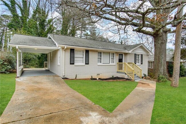 Building Photo - 2204 Holly Hill Dr