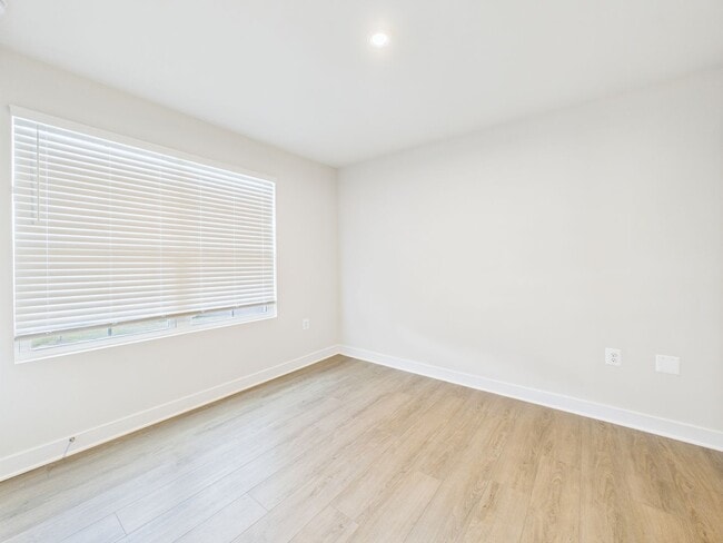 Building Photo - Functional Floorplan, Modern Comfort – Wel...