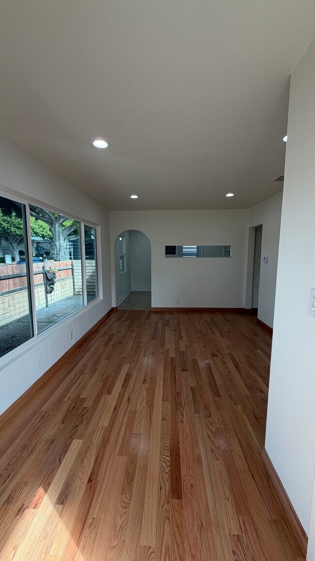Foto del edificio - 4371 Overland Ave