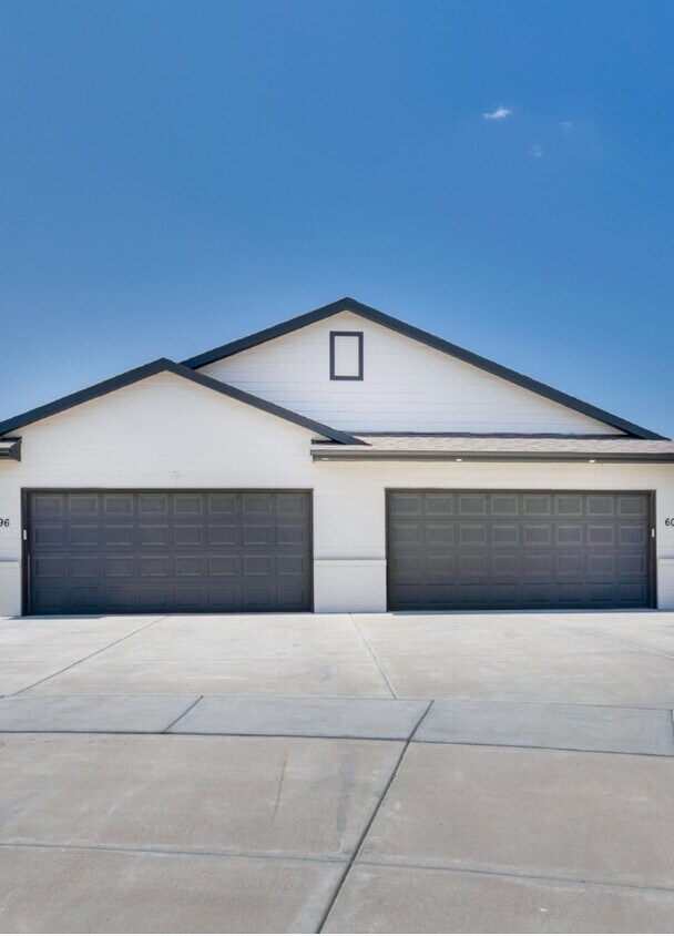 Foto principal - 588 E Martens Ct