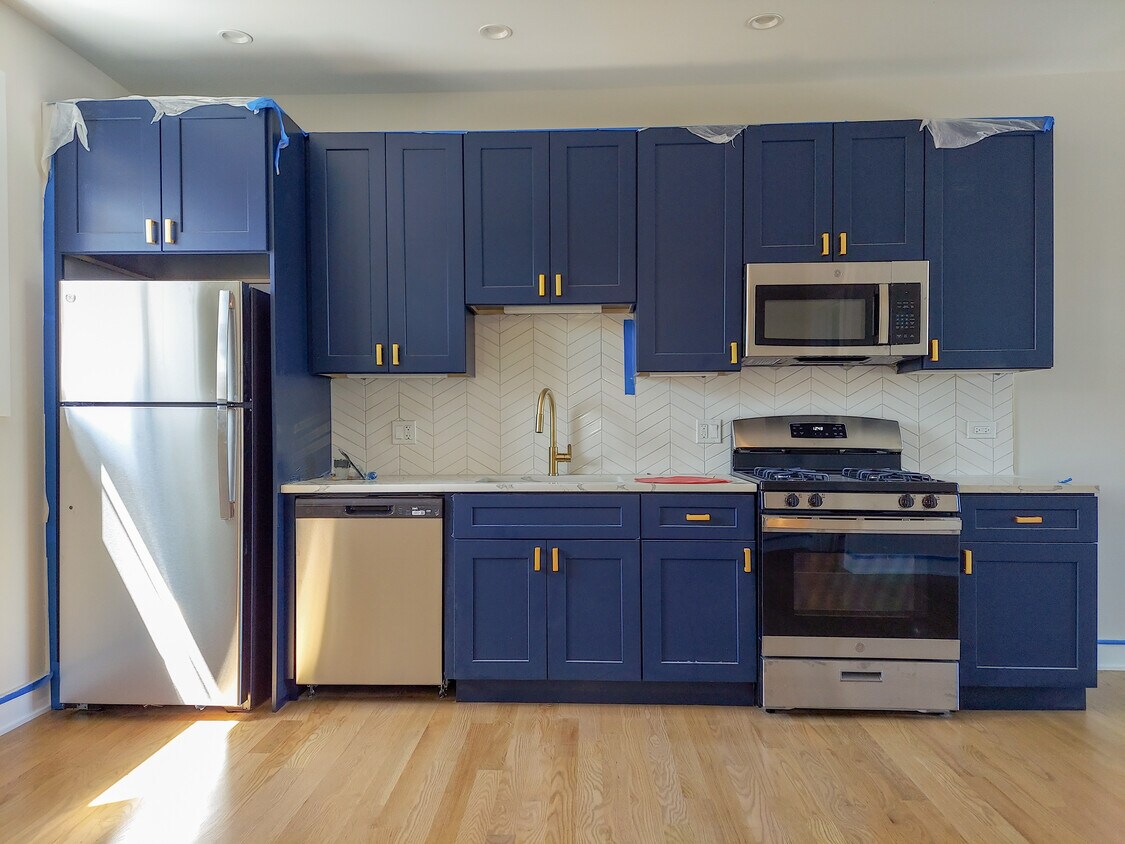 Foto principal - 2020 W Montrose Ave