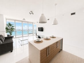 Building Photo - 2020 N Bayshore Dr